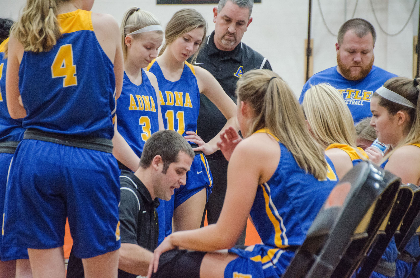 191226.sports.rainiergirlsbasketball.er5.jpg